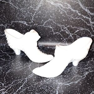 2 Fenton Shoe Slippers Daisy And Button And Cat Hobnail Patterns Milk